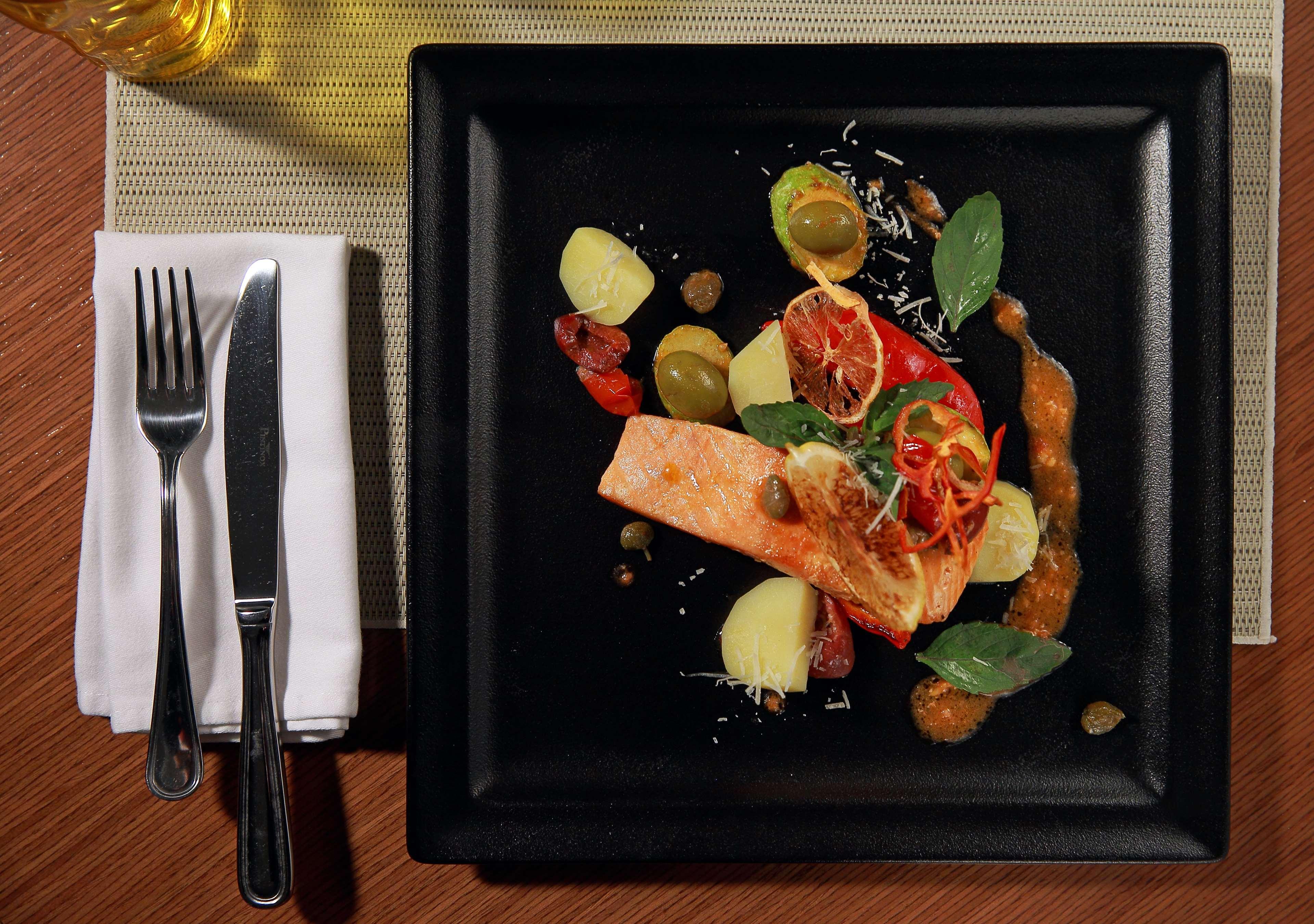 Radisson Blu Hotel Jerevan Eksteriør billede A plate of food