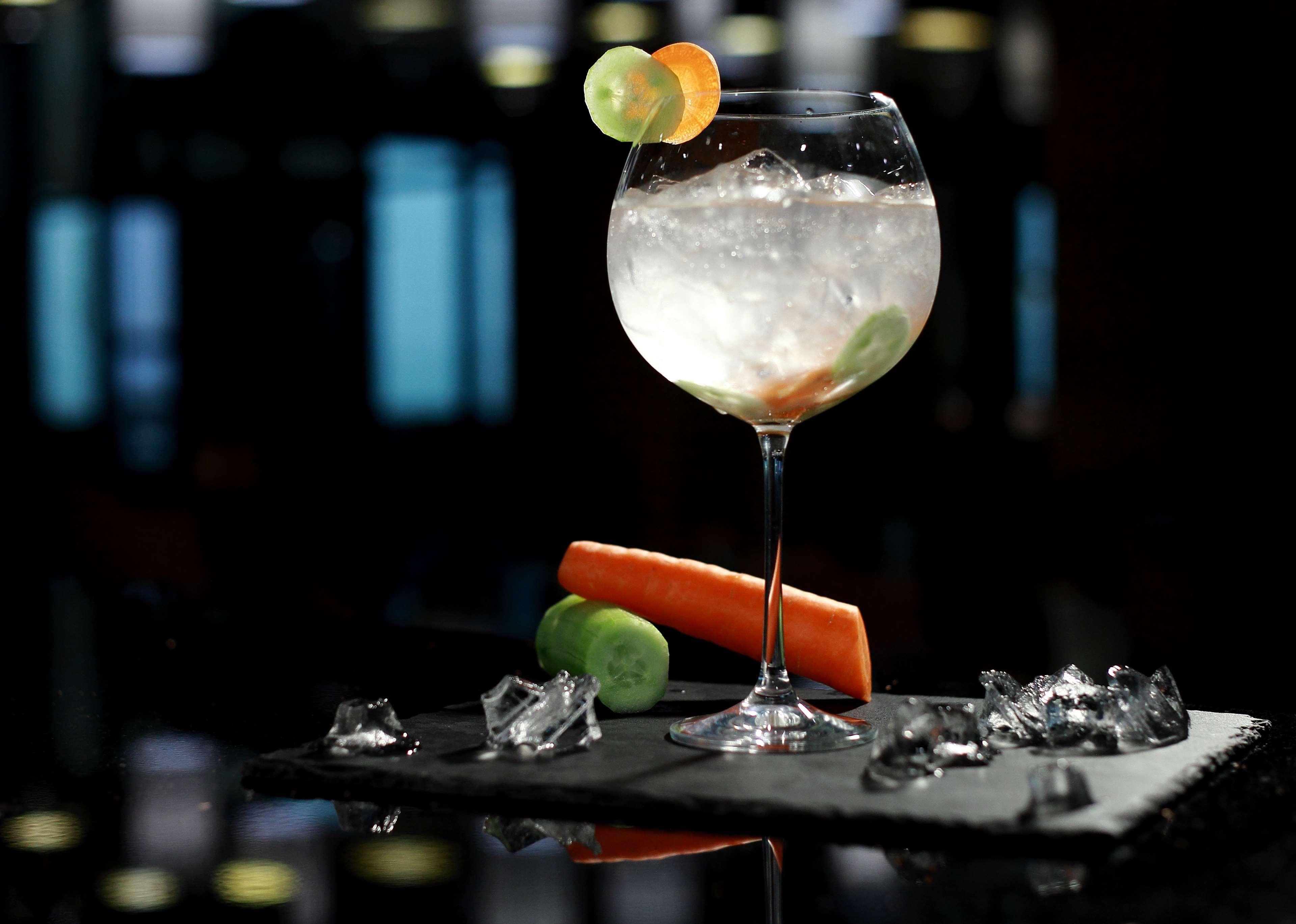 Radisson Blu Hotel Jerevan Eksteriør billede A G&T served in a balloon glass