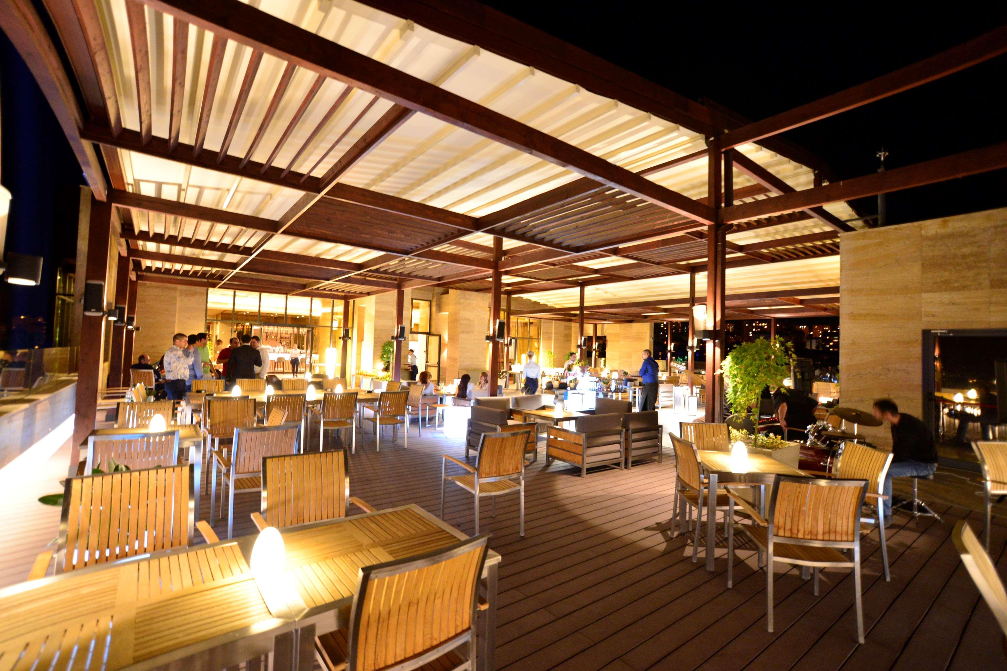 Radisson Blu Hotel Jerevan Eksteriør billede The Terrace