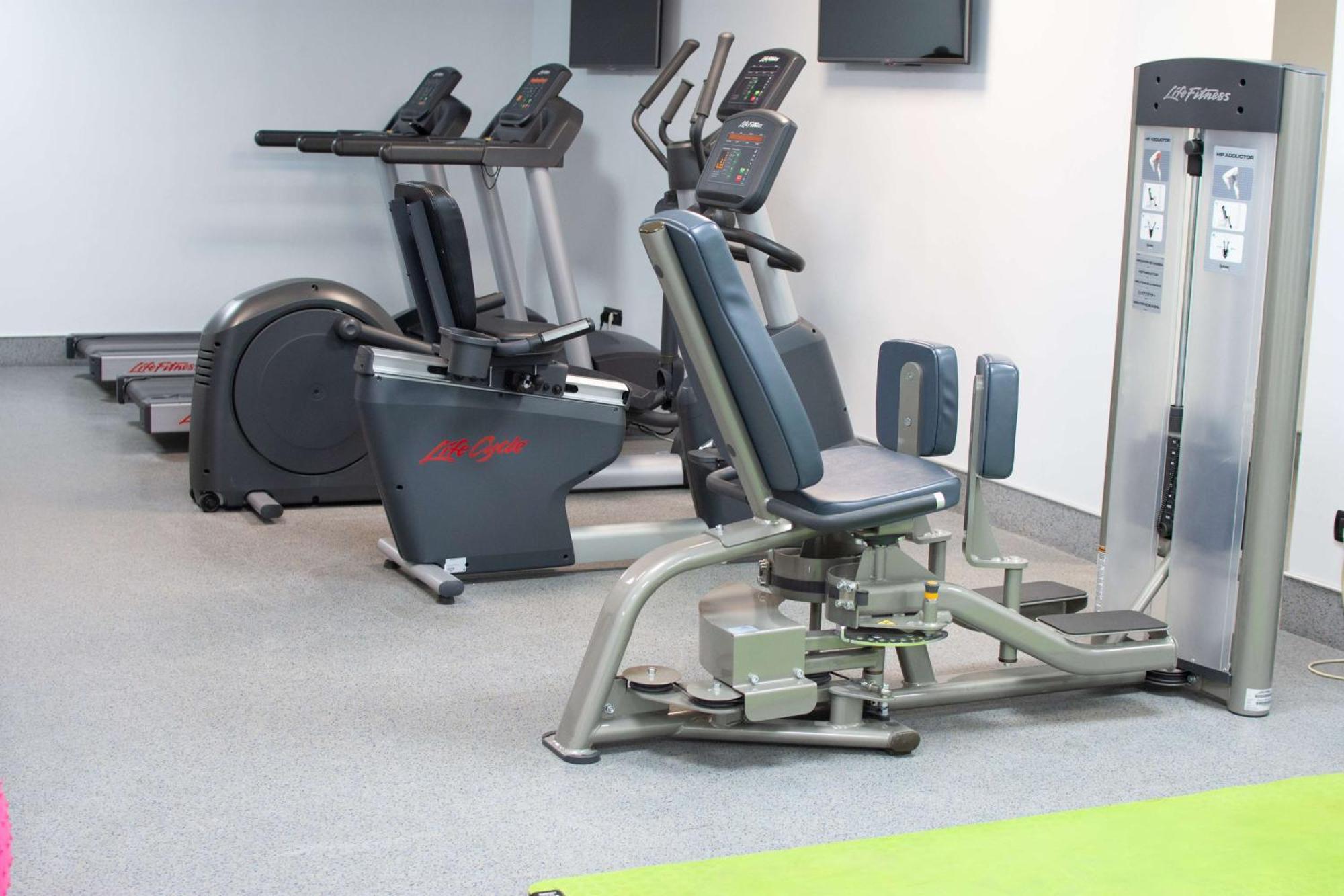 Radisson Blu Hotel Jerevan Eksteriør billede Elliptical trainer