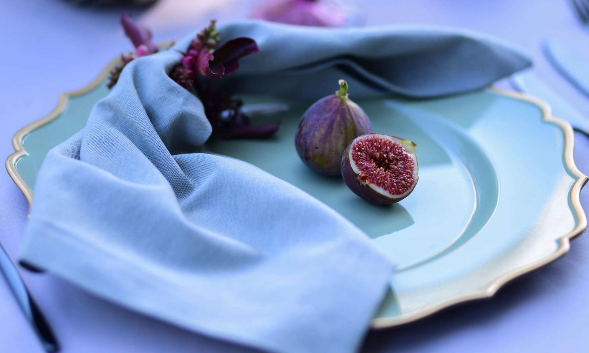 Radisson Blu Hotel Jerevan Eksteriør billede A blue napkin